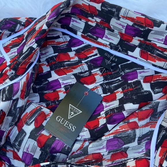 New GUESS Red/Purple Lipstick Long Sleeve Top - Picture 5 of 6